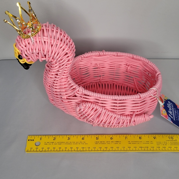 NWT Pink Flamingo With Crown Hello Summer! by Ciroa  Serving Basket Resin Wicker - Picture 12 of 15